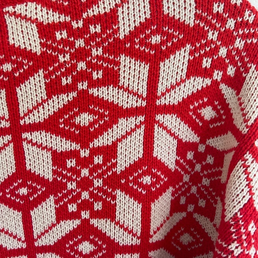 The Great Red Snowflake Pullover in Alpine Spice Small (1) - Picture 8 of 11